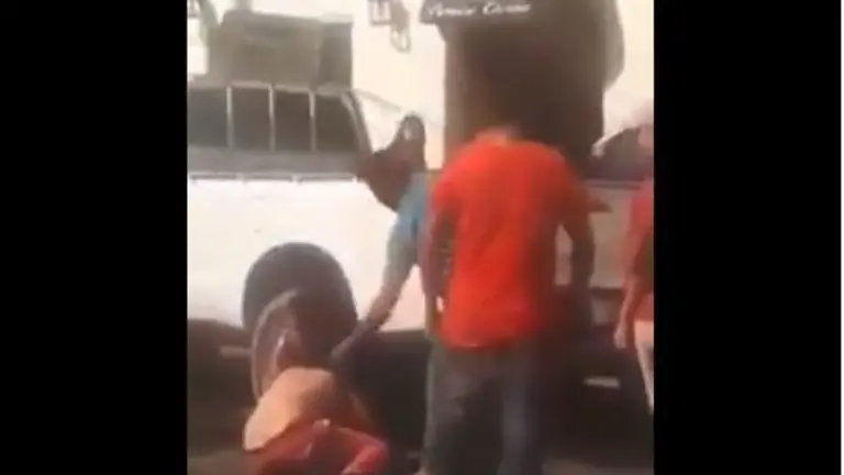 Pelea en una funeraria