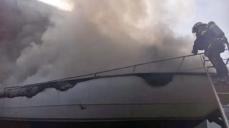 incendio de yate