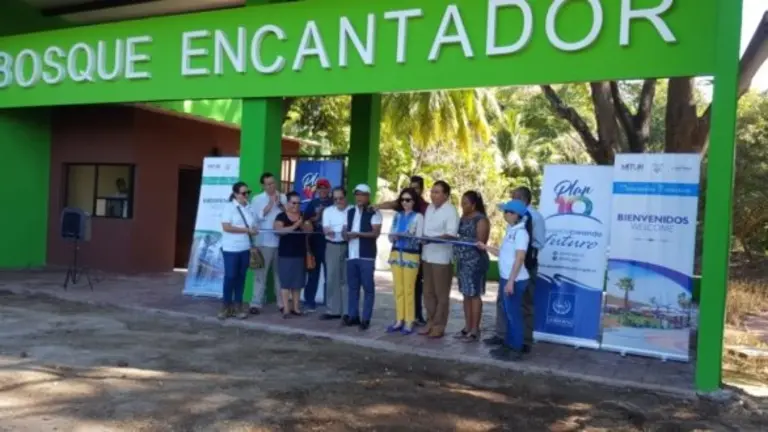 Inaguran El Bosque Encantado