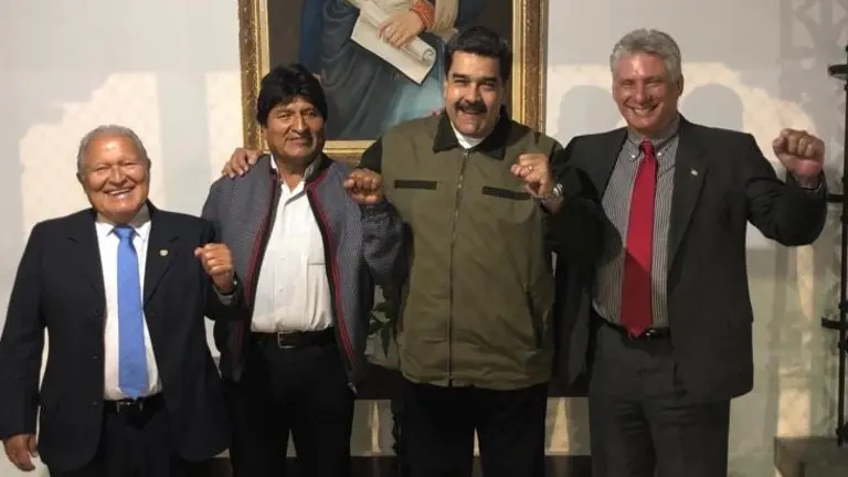 Sánchez Cerén y Maduro en Venezuela
