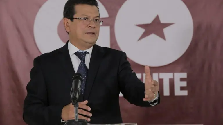 Hugo en casa de campaña