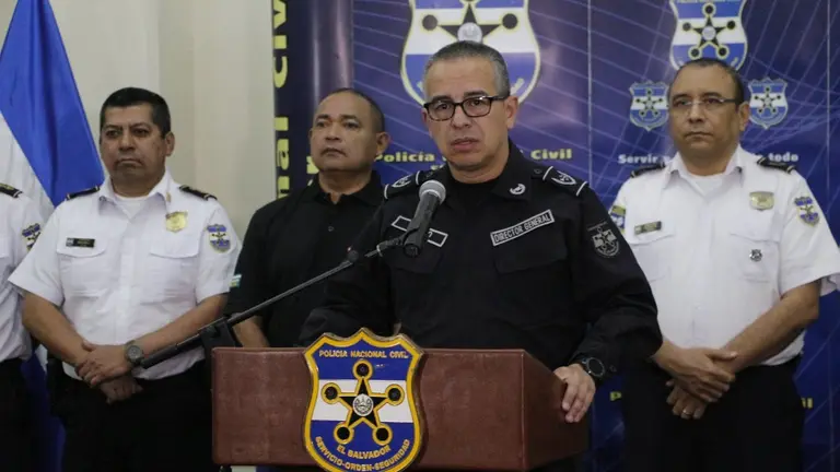 Cotto en conferencia