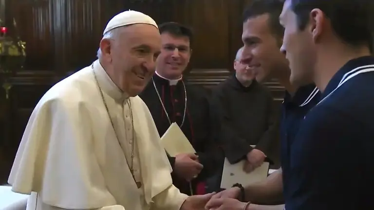El papa troleando