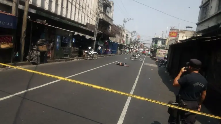 Vigilante muerto en el centro