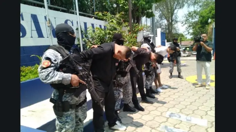 Detenidos en el Emporium