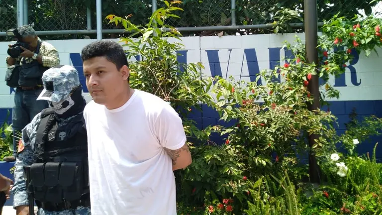 Extorsionaba semanalmente