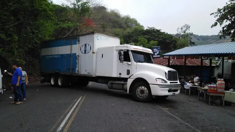 Bloquean Paso en Las Chinamas