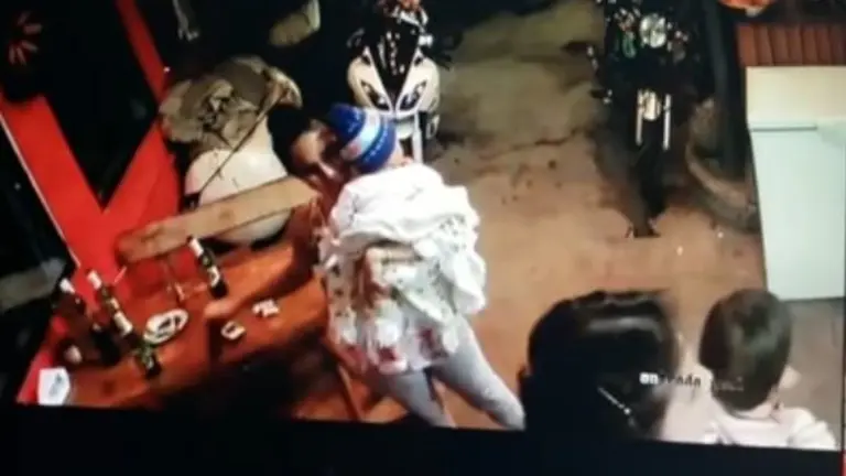 Mujeres robando celulares