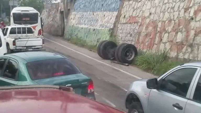 Eje de buseta de la ruta 4