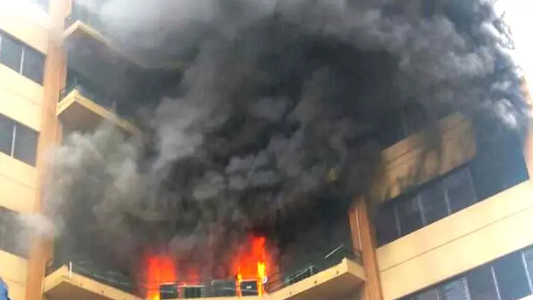 Indendio en torre del Mnisterio de Hacienda