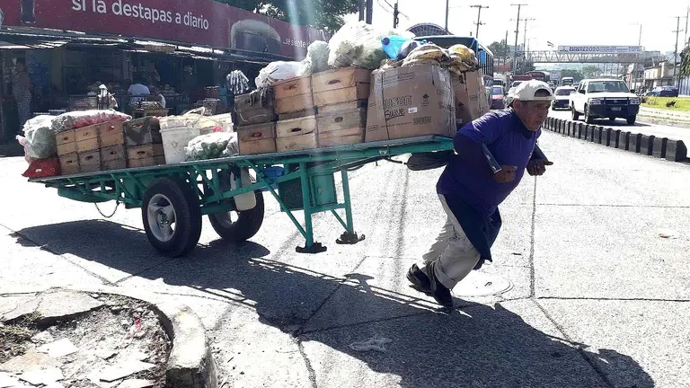 Isabel Hernández el hombre de la carreta