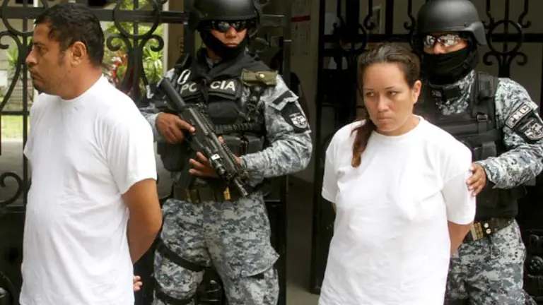 Pareja condenada por pribar de libertad a un bebé