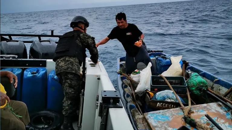 Fuerza Naval rescata a pescadores