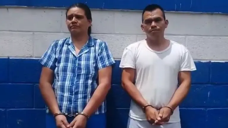 Pareja acusada de extorsionar