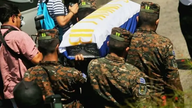 Restos de soldados entregados