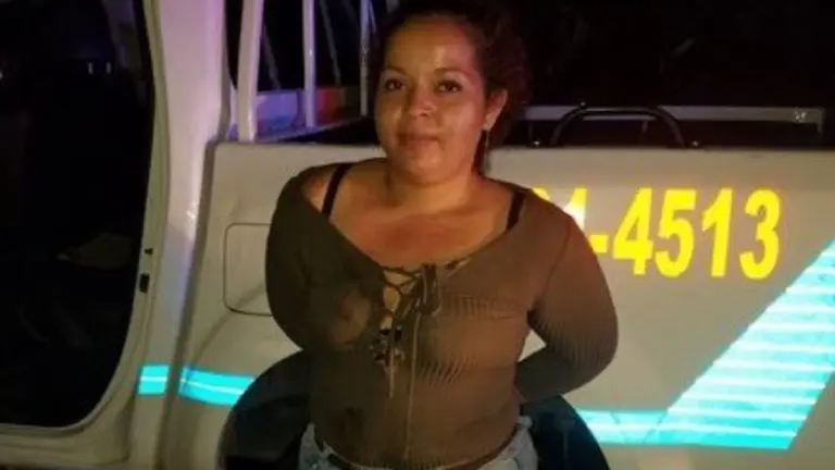 Capturada con patrulla policial