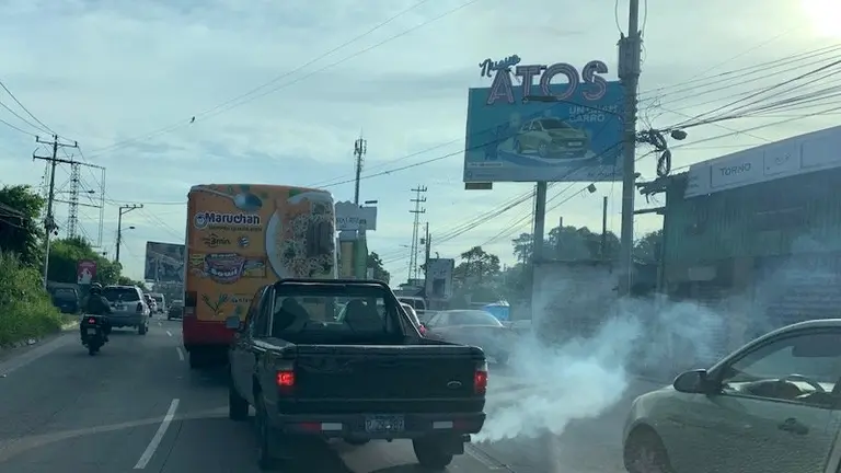 carro humo 1