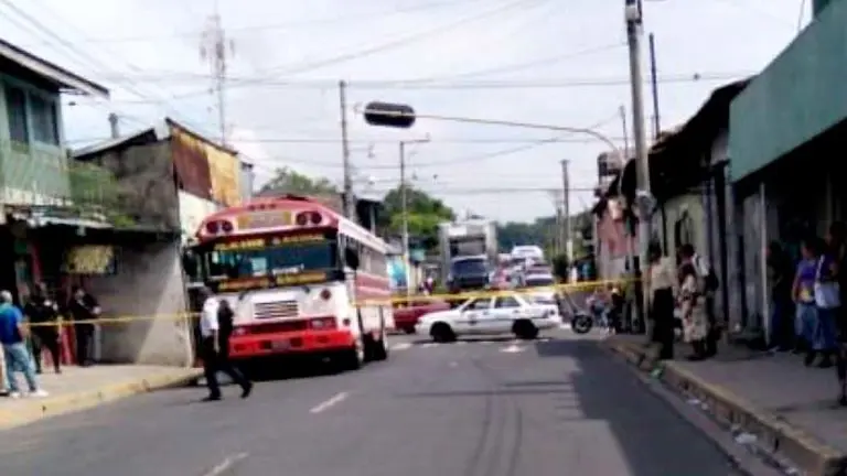 Bus ruta 2-C arrolla a una mujer