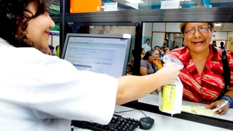 Nuevos horarios de atención en farmacias del ISSS 2