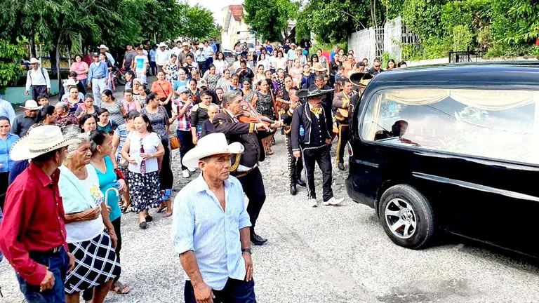 Despiden a salvadoreño que murió en vuelo de Estados Unidos 2