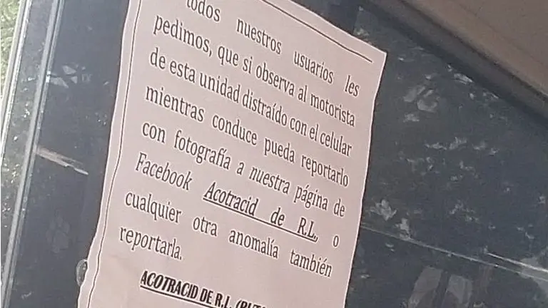 Rótulo en microbuses de la 4T