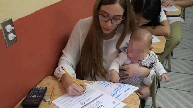 Señorita realiza PAES