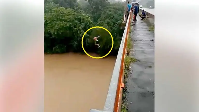 Se tiran del puente Lempa 2