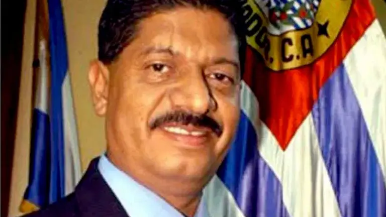 Orlando Mena 4