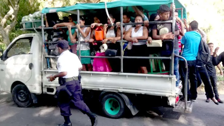 Camiones de viajes en El Carmen Cuscatlán 2
