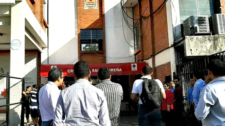 Evacúan edificio de Cruz Roja