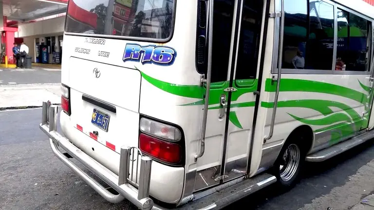 Microbús de la ruta 16 donde ocurrió un asalto
