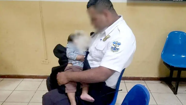 Rescatan un bebé en San Vicente