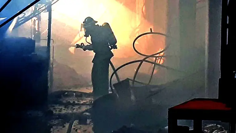 Incendio en ferretería de San Miguel 1