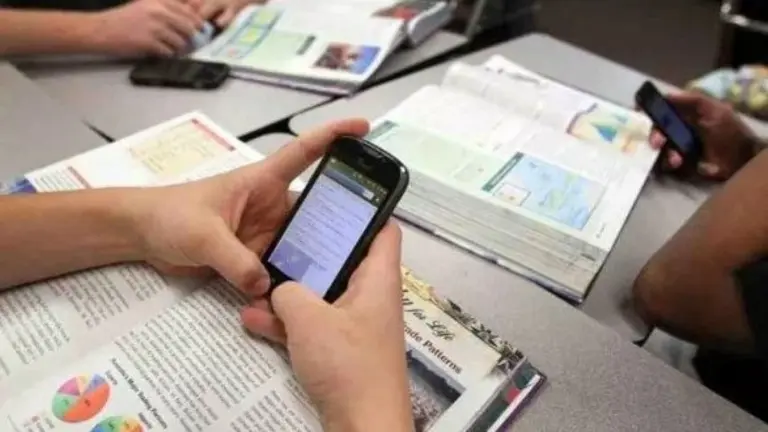 Celulares mientras estudian