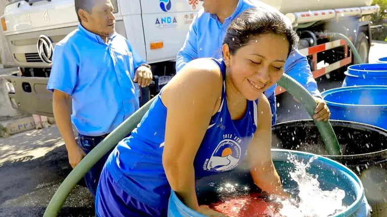 Plan de contigencia de Anda y MOP para abastecer de agua a la población 1
