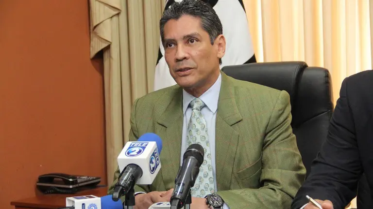 Gustavo López en conferencia