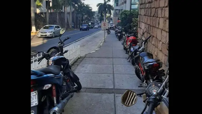 Motos en la Plaza Futura3