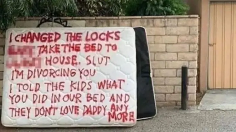 Le sacó colchón de cama