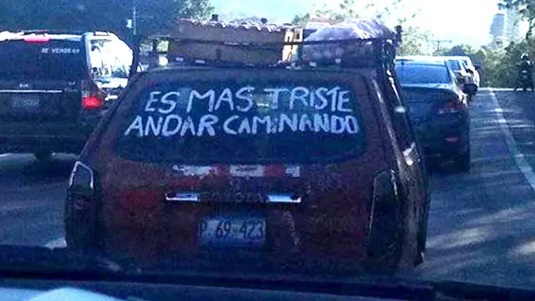 Nota curiosa ciudadano se defiende de las críticas por manejar caro viejo 2