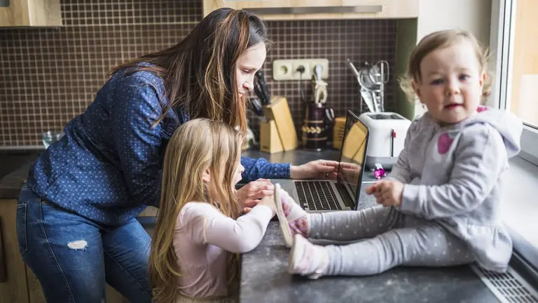 teletrabajo empleo padres niños