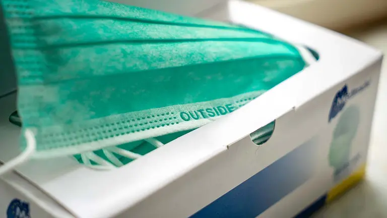 Cómo puedes hacer mascarillas de urgencia con papel de cocina