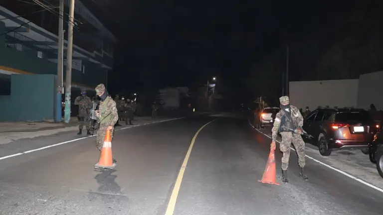 Militares en carretera