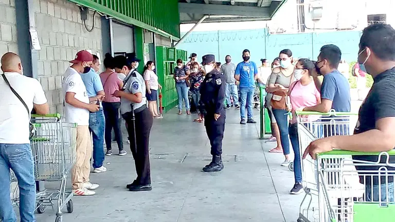 Colas en supérmercados 2