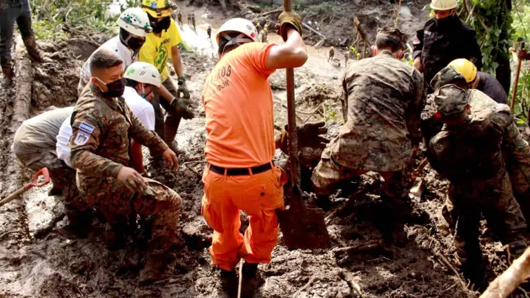 Trabajos de rescate en Santo Tomás 4