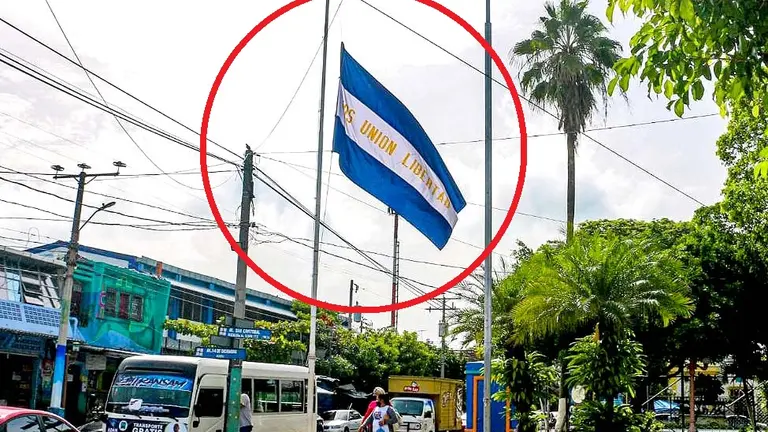 Ilopango coloca bandera a media asta por víctimas de coronavirus Foto tomada de alcalde Adán Perdomo 3