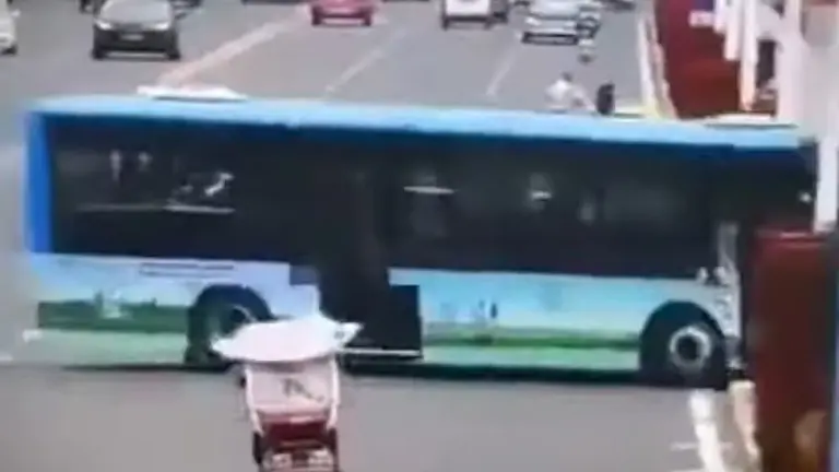 Bus en lago de China