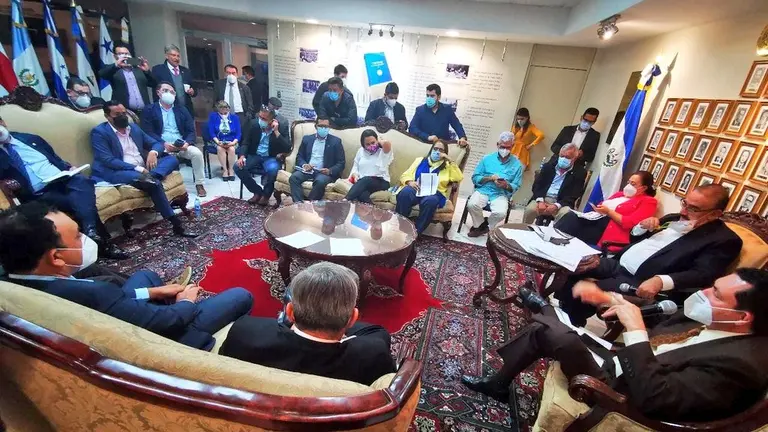 Ministro de Hacienda y diputados