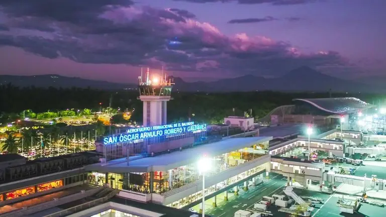 Aeropuerto Internacional El Salvador