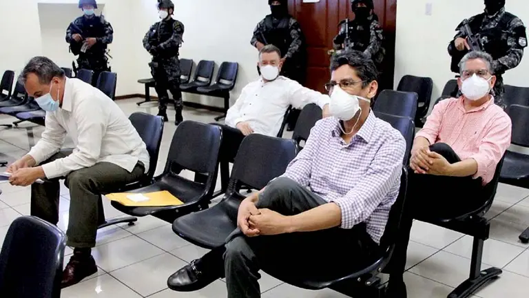 David Munguía Payés Atilio Beníntez y Gustavo López Davidson en tribunales Foto tomada de Centros Judiciales de San Salvador