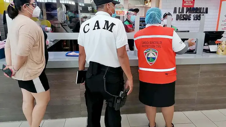 CAM verifican que se cumplan normas sanitarias en Metrocentro Foto tomada de la alcaldía de Sonsonate 1